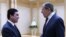 Prezident Gurbanguly Berdimuhamedow (Ç) rus daşary işler ministri Sergeý Lawrow bilen duşuşýar. 