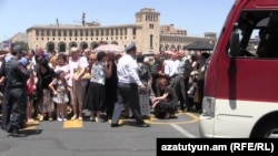 Armenia -- Workers of Nairit chemical plant demonstrate in Yerevan, 4Jun2015