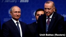 Turkish President Recep Tayyip Erdogan (right) and Russian President Vladimir Putin mark the formal launch of the TurkStream pipeline on January 8.