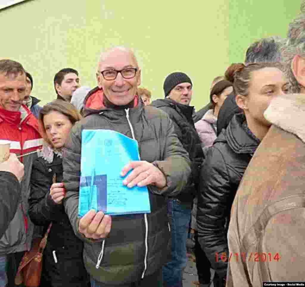 Romania/Germany - Romania elections, at Munich Romanian Consulate, Mihai Rusu, Munich (Courtesy: Gertrud Dumitrescu)