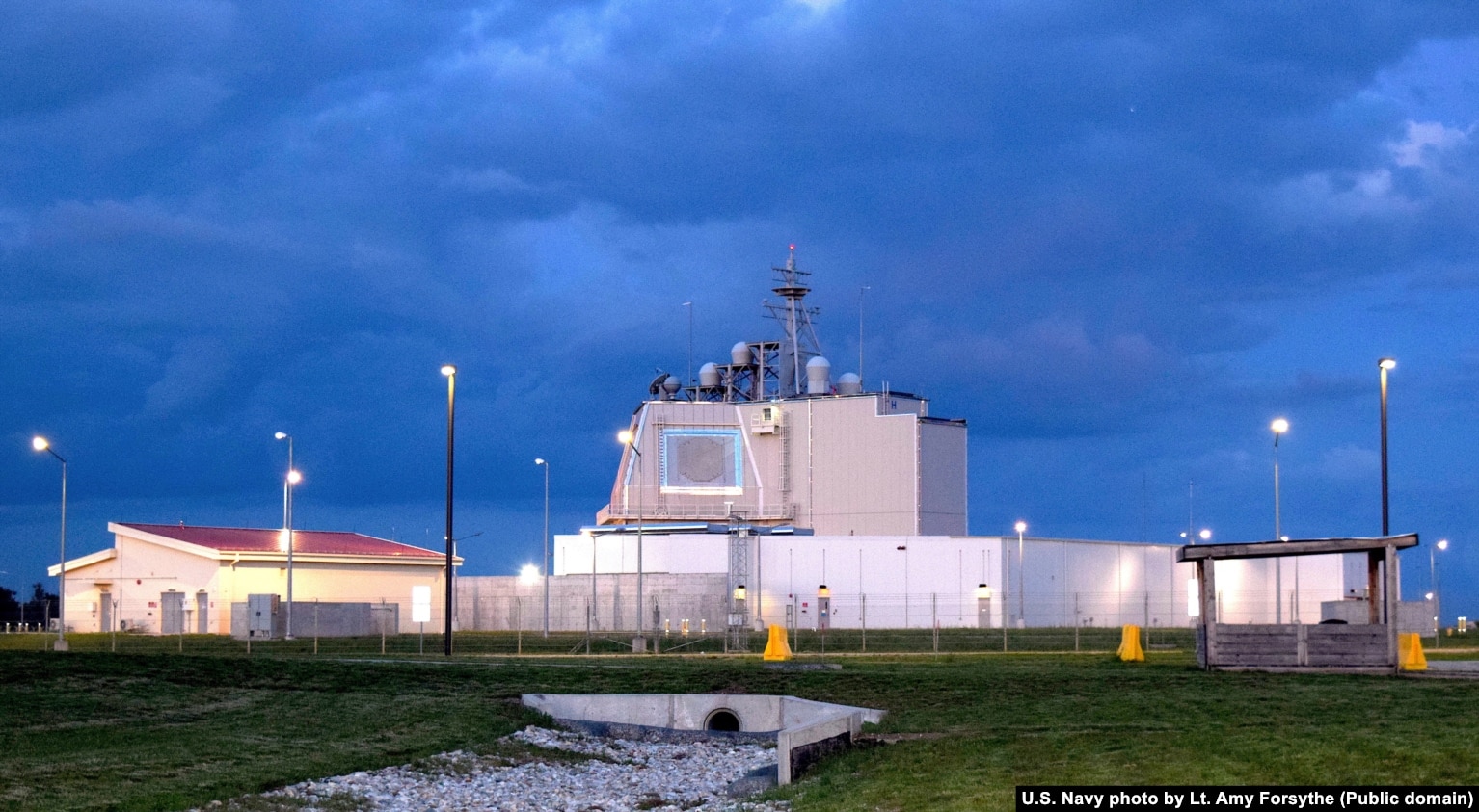 Vendi ku ndodhet sistemi i mbrojtjes raketore balistike të NATO-s, Aegis Ashore, në jug të Rumanisë. Një sistem i dytë Aegis u shfaq në internet në veri të Polonisë në korrik të vitit 2024.