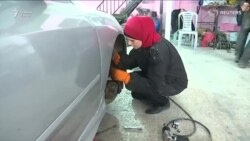 Зани ҳиҷобпӯш ҳам аз ӯҳдаи "кори мардона" мебарояд