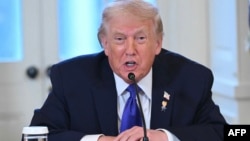 «Я скасував усі зустрічі з іранськими чиновниками, доки не припиниться безглузде вбивство протестувальників. Допомога вже у дорозі», – заявив президент США