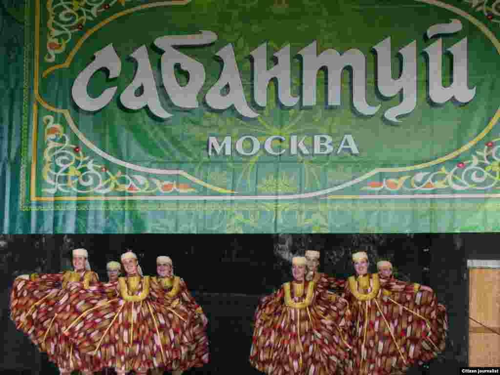 Нури Сираҗи фотосы - Тверь каласыннан "Сударыня" төркеме. Татар биюе "Гармун"