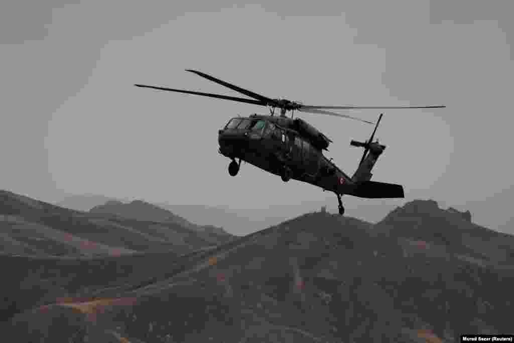 Helikopter járőrözik a határ mentén