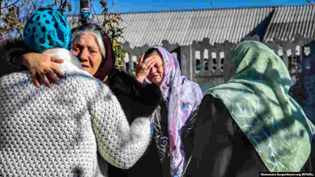 İnsanlar duağa yarımadanıñ farqlı köşelerinden keldi