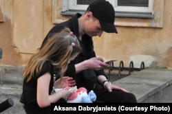 Ціхан з дачкой Аксаны, фота з прыватнага архіва