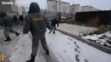 Казанский чиновник убегает от народа