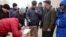 "Қаражамбасмұнай" компаниясының жұмысшылары талаптарын қағазға түсіріп жатыр. Ақтау, 23 желтоқсан 2011 жыл. Көрнекі сурет
