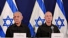 Kryeministri i Izraelit, Benjamin Netanyahu (majtas) dhe ministri i atëhershëm izraelit i Mbrojtjes, Yoav Gallant, gjatë një konference për media në tetor 2023, në Tel Aviv.