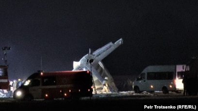 Әйелінің күйеуімен және достарымен порносы, мерекелік романтика