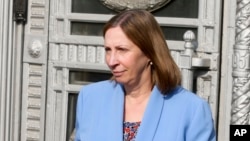 U.S. Ambassador to Russia Lynne Tracy leaves the Russian Foreign Ministry in Moscow in April 2023.