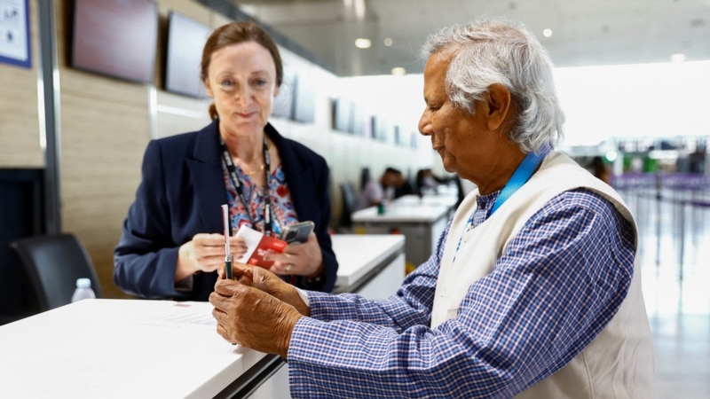 Un laureat al Premiului Nobel pentru Pace va conduce guvernul interimar din Bangladesh