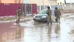 Талые воды снова топят поселок близ столицы