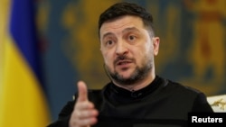 «Віцепрезидент, при всій повазі, не бере участь у перемовинах США, України і Росії», – сказав Зеленський