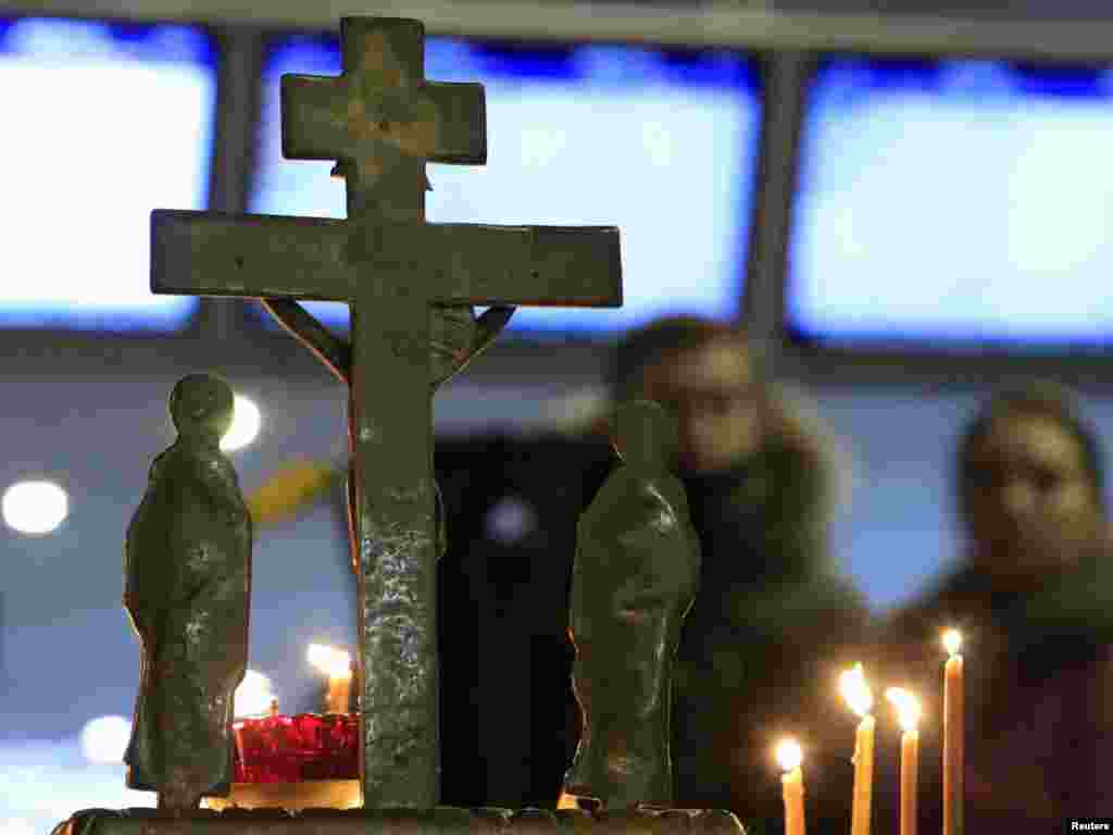 Rusija - Komemoracija za nastradale u terorističkom napadu na moskovski aerodrom Domodedovo, Moskva, 26.01.2011. Foto: Reuters / Sergei Karpukhin