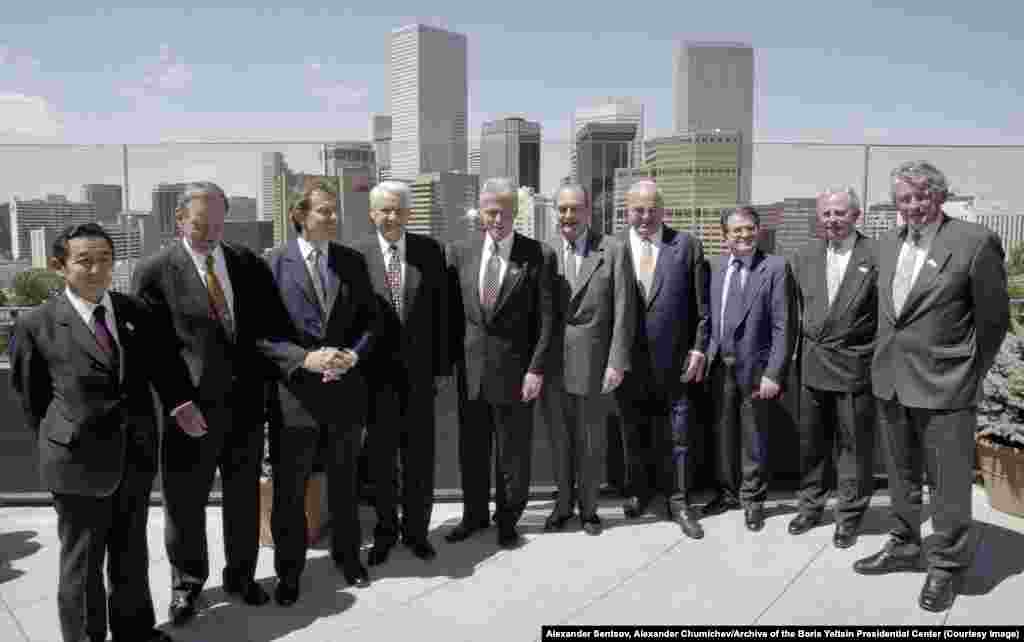 World leaders -- including Britain&#39;s Tony Blair, U.S. President Bill Clinton, and German Chancellor Helmut Kohl -- pose for a picture on a Denver rooftop during a G8 meeting in June 1997.&nbsp;