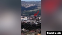 Սոցցանցերում հրապարակված տեսանյութում ցույց է տրվում, որ տաճարը չի երևում