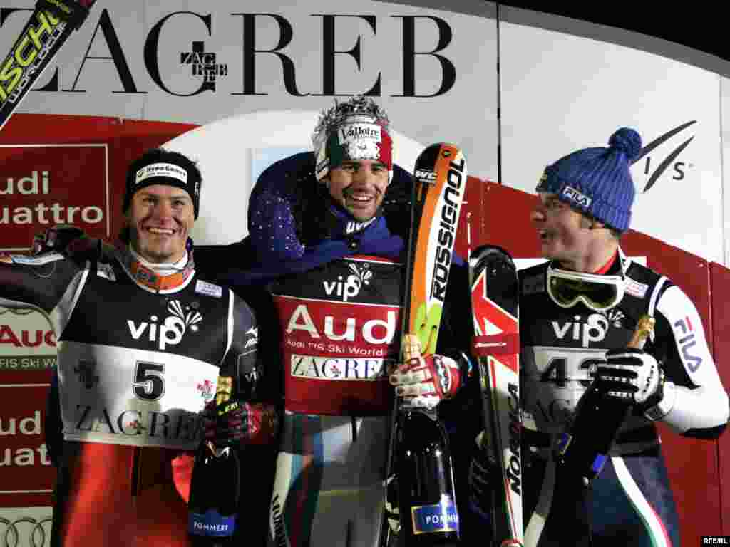 Hrvatska - Zagreb, Sljeme - Na Sljemenu je godina počela trkom u Svjetskom kupu u slalomu. Na postolju su bili: Jean Baptiste Grange,Francuska,Ivica Kostelić, Hrvatska i Giuliano Razzoli, Italija. Foto:zoomzg, RFE/RL.