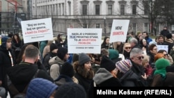 Protest u Sarajevu protiv blage kaznene politike za porodično nasilje i femicid, 16. februara 2025. godine. 