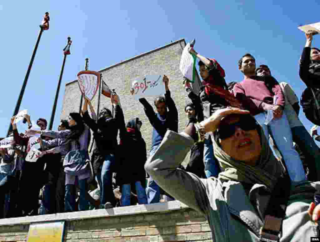 Iran, Demonstration in Tehran against a dam project that critics say will likely flood the country's grandest archeological sites, 04/21/2007