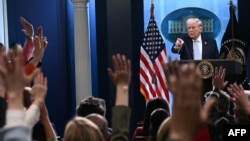 Președintele SUA, Donald Trump, vorbește despre conflictul din Iran în sala de conferințe de presă de la Casa Albă, pe 6 aprilie 2026.