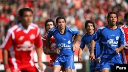 ييکار شصت و سوم پرسپوليس و استقلال در حالی به تساوی رسيد که پرسپوليس، پيشتاز ليگ برتر فوتبال ايران، با نخستين شکست فصل تنها شش دقيقه فاصله داشت.