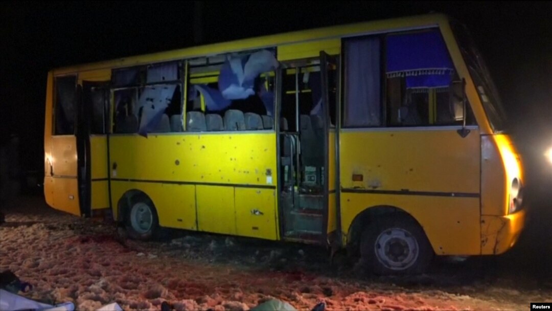 Обстріляний пасажирський автобус під Волновахою. 13 січня 2015 року