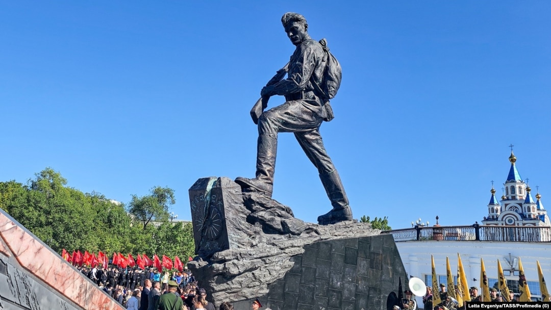 Emblem-Shattering Monument In Russia Sparks Outcry In Japan