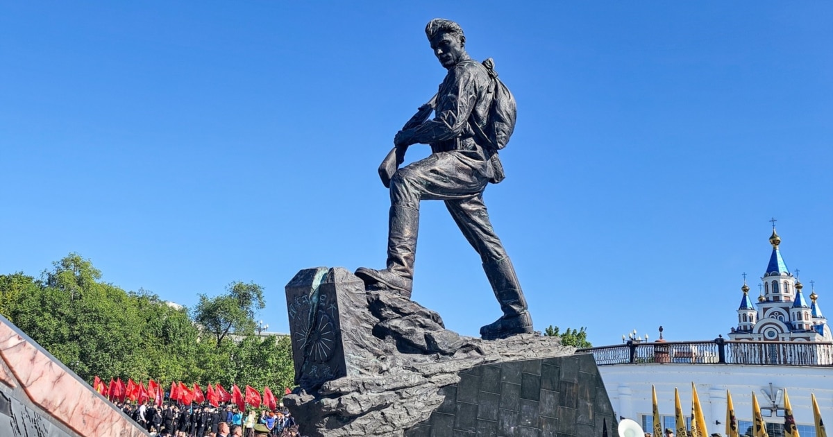 Emblem-Shattering Monument In Russia Sparks Outcry In Japan