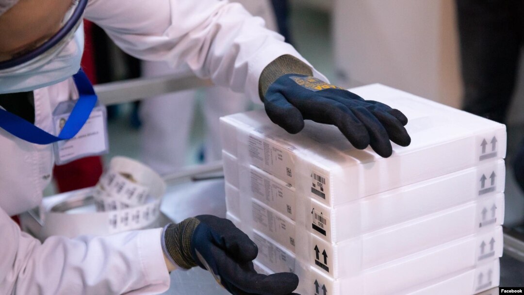 România primește luni o nouă tranșă de vaccin de la Pfizer