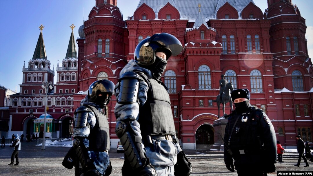 Полиция махсус кучлари Москва кўчаларини намойишчилардан қўриқламоқда - Москва, 7 февраль, 2021