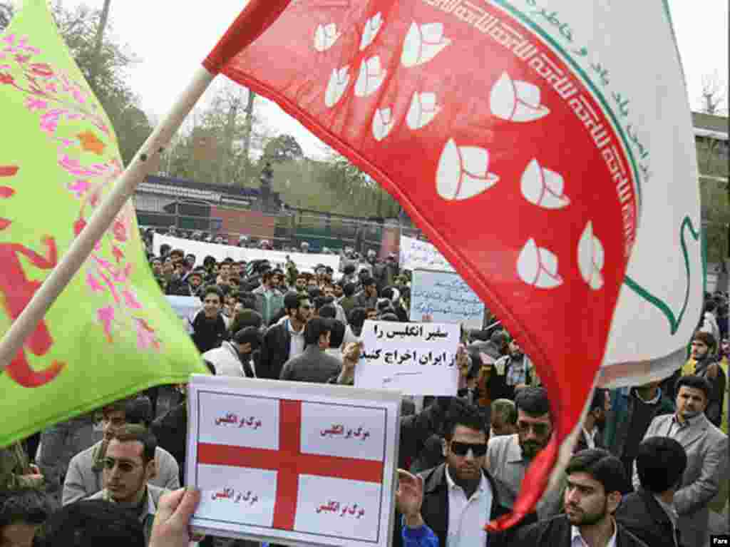 Iran,Hundreds of Iranian students crowded outside the British Embassy in Tehran, 04/01/2007