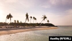 Românii au luat cu asalt în primăvară destinațiile exotice. O fotografie generică a unei plaje din insulele Maldive. Dată necunoscută.