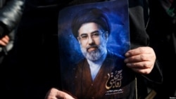 همزمان با انتخاب رهبر جدید ایران، شعار «مرگ بر مجتبی» شنیده شد