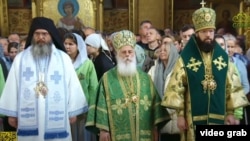 Mitropolit prespansko-pelagonijski Makedonske pravoslavne crkve – Ohridske arhiepiskopije (MPC-OA), mitropolit Petar, na liturgiji sa ruskim patrijarhom Kirilom u Moskvi u manastiru "Sveti Sergije Radonješki" blizu Moskve.