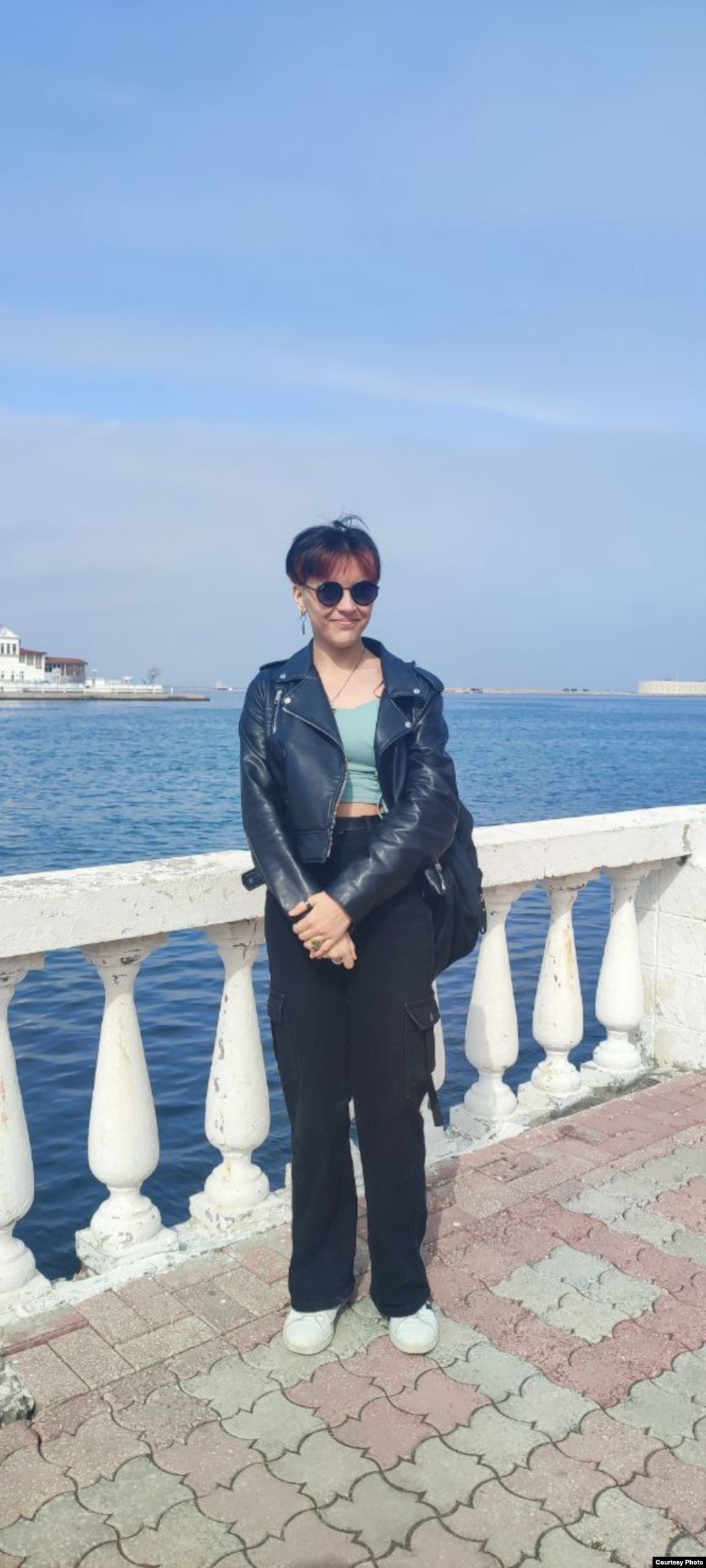 Поліна дуже сумує за морем у Криму