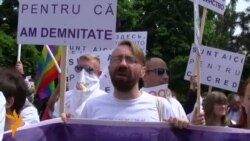 „Sunt aici pentru că am demnitate”, „Sunt aici pentru că toţi sunt egali”, „Sunt aici pentru că achit impozite”