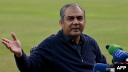 محسن نقوي په لاهور کې خبري غونډې ته وینا کوي - انځور له ارشیفه. 