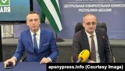 Дмитрий Маршан (справа)