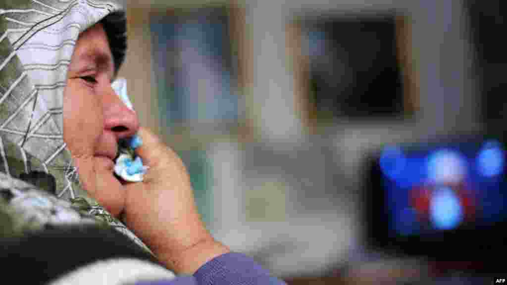 BiH - Ramiza Gurdić, prati izricanje presude Tolimiru u Haškom tribunalu, 12. decembar 2012. Foto: AFP / Elvis Barukcić 