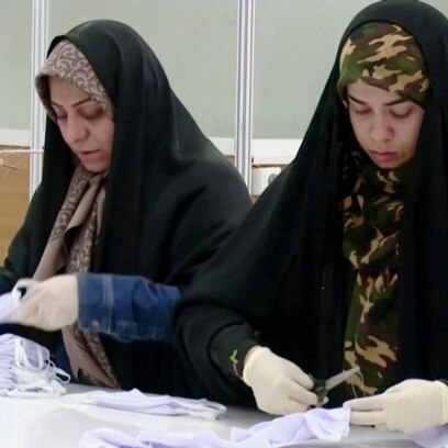 Iranians Turn To Good Deeds In Dark Times