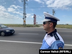 Comisarul-șef Adrian Iacob spune că observă frecvent în trafic, mai ales atunci când nu poartă uniformă sau nu e cu o mașină inscripționată, așa-numitele „șicanări", care se transformă, de multe ori, în agresivitate sau chiar violență.