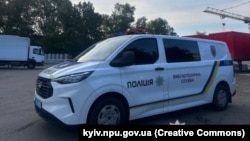 За даними поліції, на місці працюють слідчо-оперативна група, вибухотехніки, рятувальники ДСНС і медики, триває слідство