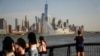 Nava USS Arlington sosește la New York înaintea paradei navale din 4 iulie.