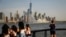 Nava USS Arlington sosește la New York înaintea paradei navale din 4 iulie.
