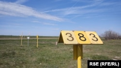 Gasovod Balkanski tok, oznaka za njegov 383. kilometar kroz Srbiju, između sela Velebit i Vojvoda Zimonić, 6. april 2026.