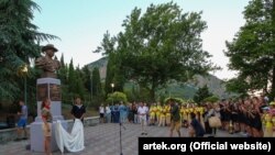 Открытие памятника российскому писателю Александру Грину в «Артеке», 8 июля 2017 года