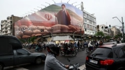 یک بیلبورد تبلیغاتی در مرکز شهر تهران 