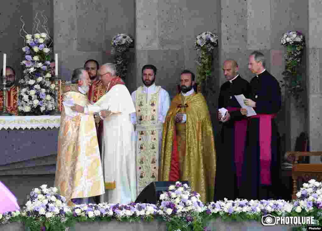 Pope Francis and Catholicos of All Armenians Karekin II